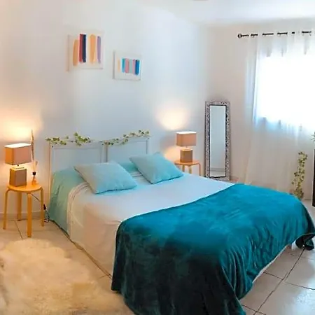 Dans A 15mn Des Plages Bed & Breakfast